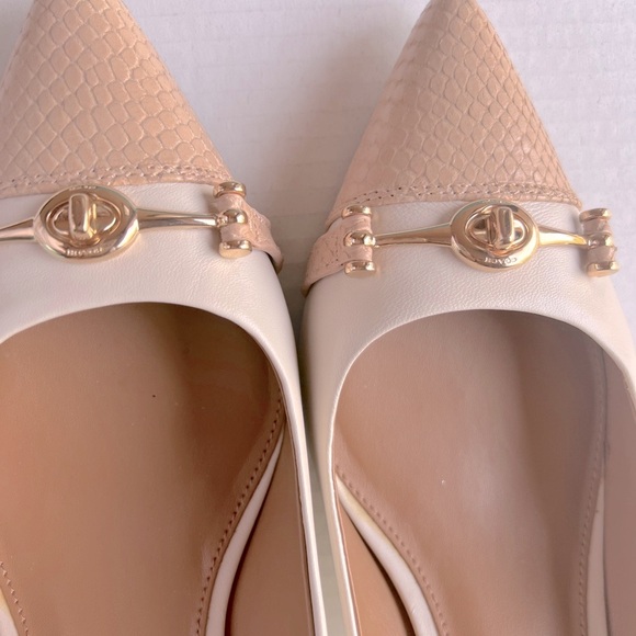 Coach Classy Cream and Tan Pumps. - Picture 4 of 7